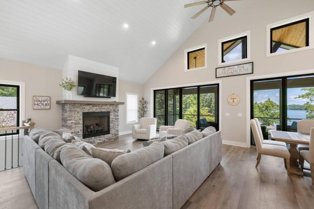 New Home, Dock, Kayaks, Game Room, Water Views Winchester Экстерьер фото