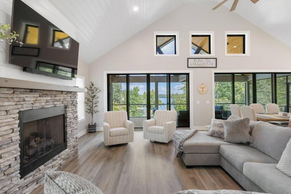 New Home, Dock, Kayaks, Game Room, Water Views Winchester Экстерьер фото