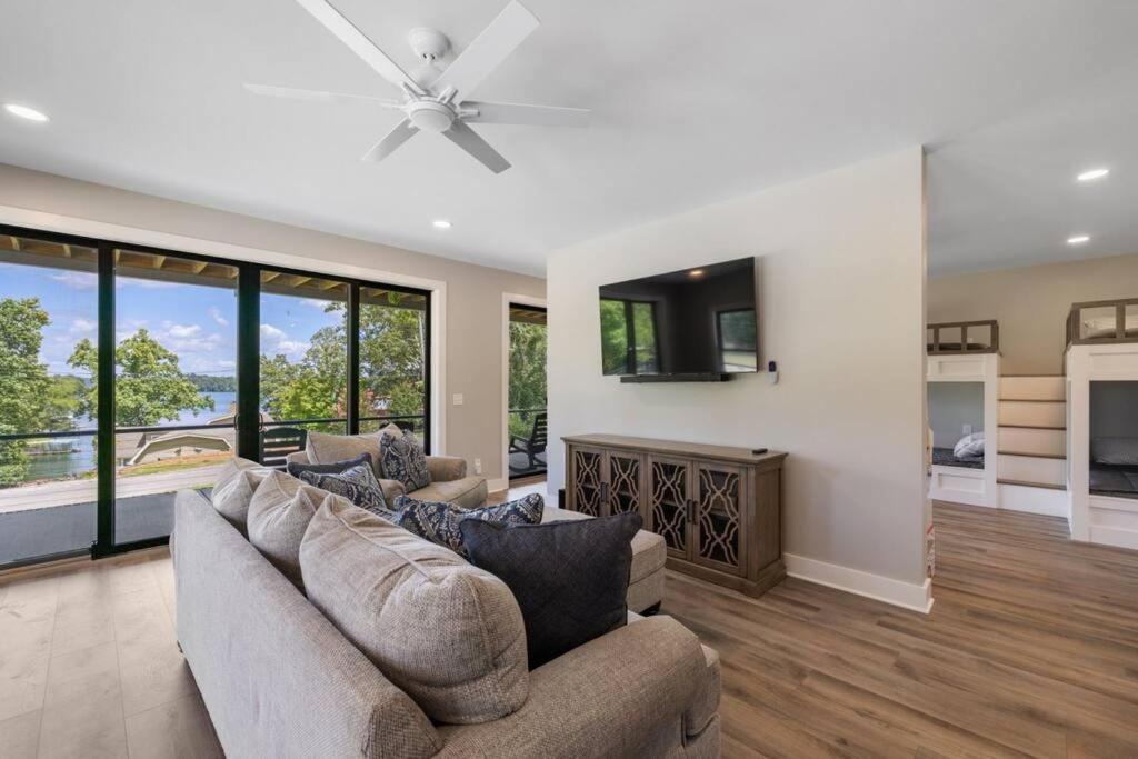 New Home, Dock, Kayaks, Game Room, Water Views Winchester Экстерьер фото