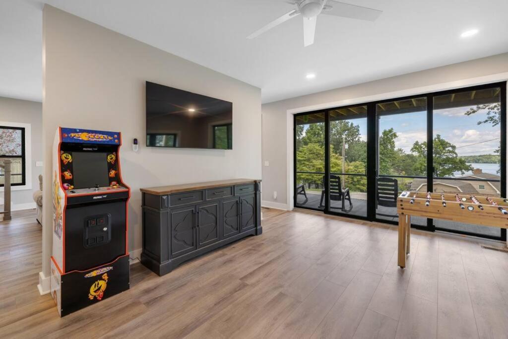New Home, Dock, Kayaks, Game Room, Water Views Winchester Экстерьер фото