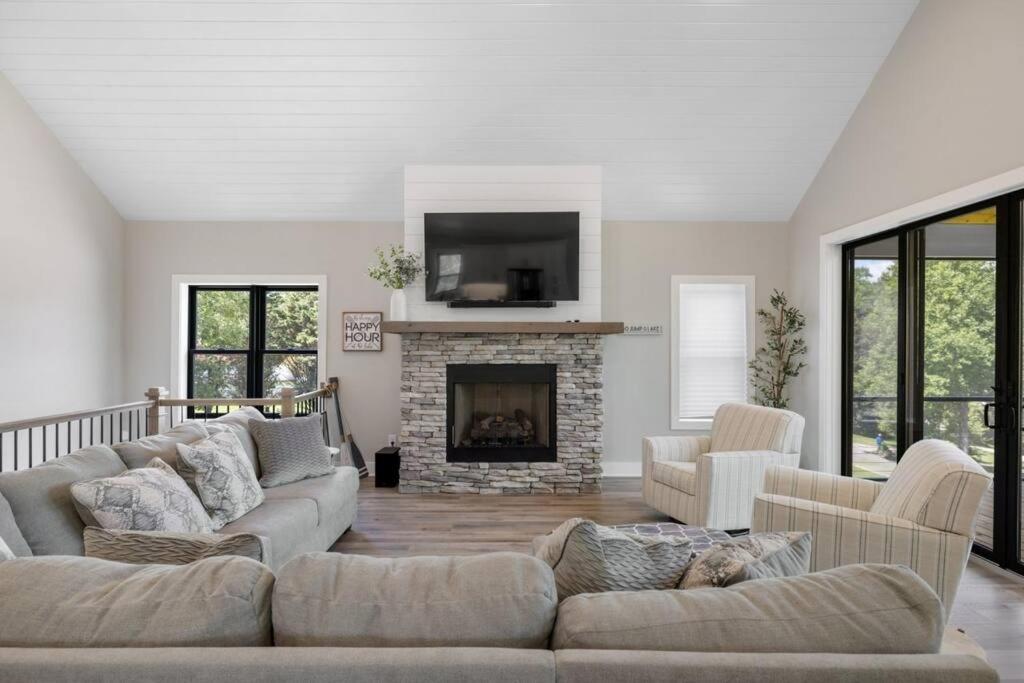 New Home, Dock, Kayaks, Game Room, Water Views Winchester Экстерьер фото